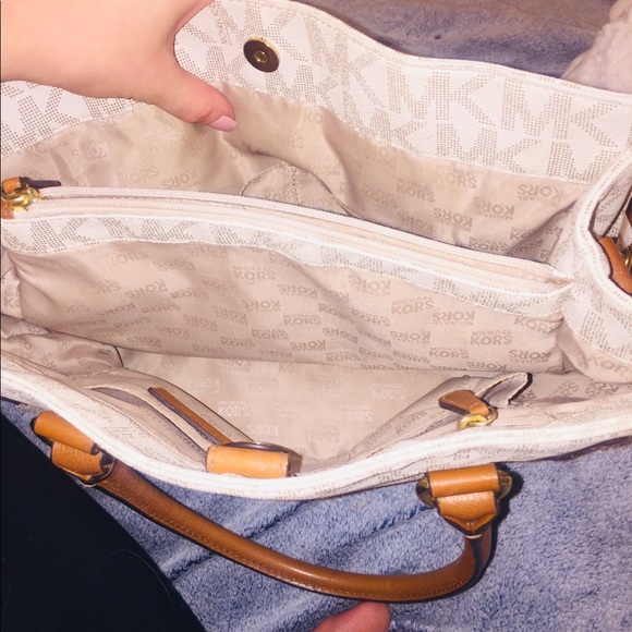 Michael kors purse - Picture 8 of 8